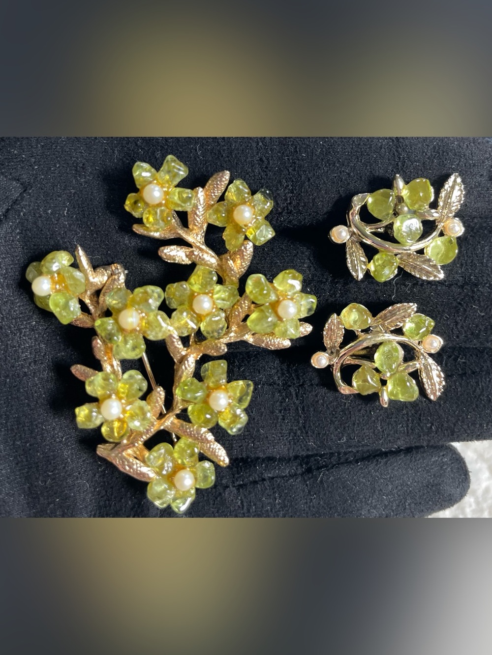 Vintage 1970's Delicate Light Green & Faux Pearl Gold Tone Brooch & Earrings